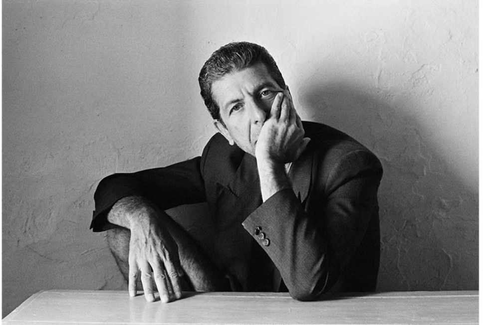 portrait de Leonard Cohen en noir et blanc